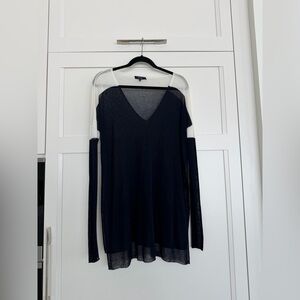 Babaton V-Neck Lightweight Longsleeve Top